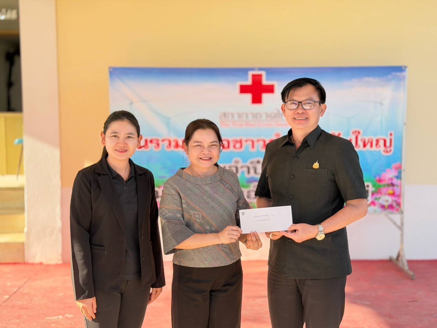 สพอ.ซับใหญ่ ร่วมบริจาคเงินเนื่องในวันรวมน้ำใจอำเภอซับใหญ่