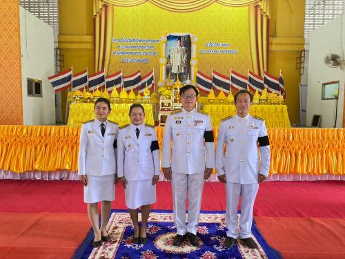 สำนักงานพัฒนาชุมชนอำเภอถ่ายรูปกับนายอำเภอ