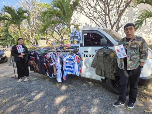 ผู้ประกอบการ OTOP ประชาสัมพันธ์การดาวน์โหลดแอปพลิเคชัน Click ชุมชน