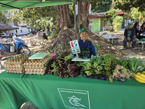 ผู้ประกอบการ OTOP ประชาสัมพันธ์การดาวน์โหลดแอปพลิเคชัน Click ชุมชน