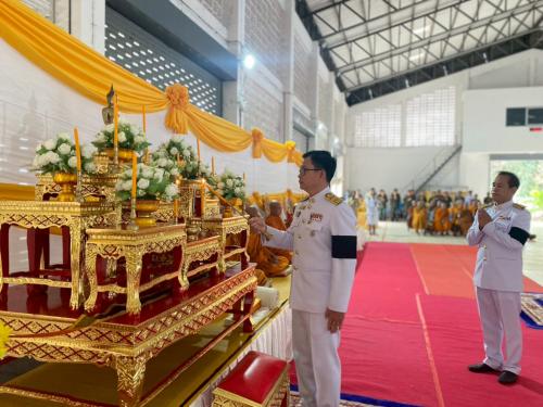 นายอำเภอจุดธูปเทียนบูชาพระรัตนตรัย