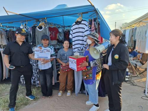 เดินเชิญชวนผู้มีจิตศรัทธาบริจาคเงินและสิ่งของ เพื่อมอบให้แก่เหล่ากาชาดจังหวัดชัยภูมิ