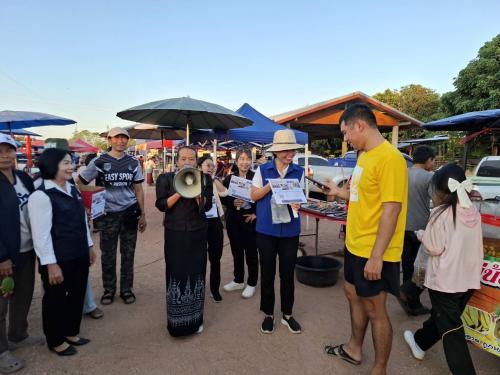 เดินเชิญชวนผู้มีจิตศรัทธาบริจาคเงินและสิ่งของ เพื่อมอบให้แก่เหล่ากาชาดจังหวัดชัยภูมิ