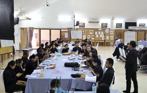 แบ่งกลุ่มทำกิจกรรม