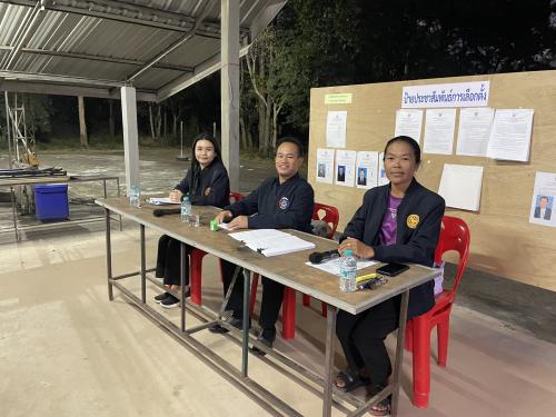 ปลัดอำเภอ นักวิชาการพัฒนาชุมชน และผู้ใหญ่บ้าน