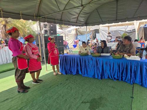 ทีมซับใหญ่ตำระเบิดนำเสนอกับคณะกรรมการ