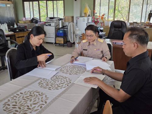 ประชุมเจ้าหน้าที่สำนักงานพัฒนาชุมชนอำเภอ