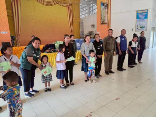 พัฒนาการอำเภอซับใหญ่ มอบผ้าห่ม