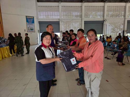 นายกเหล่ากาชาดจังหวัดชัยภูมิ มอบผ้าห่ม