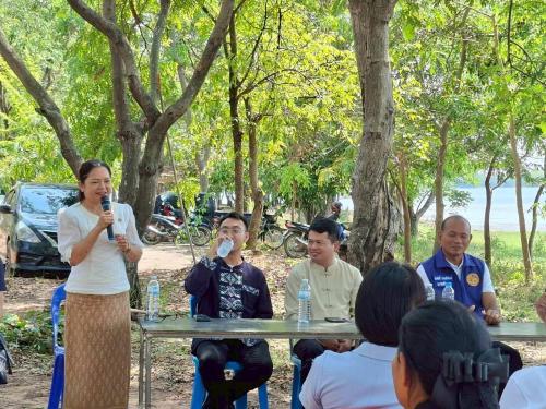 พัฒนาการอำเภอซับใหญ่ ชี้แจงข้อราชการของสำนักงานพัฒนาชุมชนอำเภอ ให้ที่ประชุมทราบ