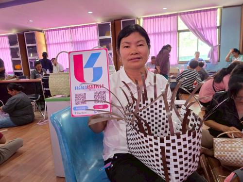 ประชาสัมพันธ์การดาวน์โหลดแอปพลิเคชัน Click ชุมชน