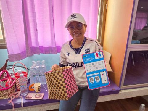 ประชาสัมพันธ์การดาวน์โหลดแอปพลิเคชัน Click ชุมชน