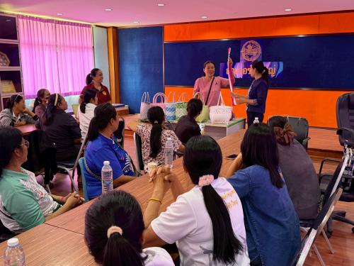 วิทยากรให้ความรู้