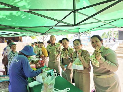 ตลาดประชารัฐคนไทยยิ้มได้ ในวันประชุมกำนัน ผู้ใหญ่บ้าน ครั้งที่ ๔/๒๕๖๙ ประจำเดือน เมษายน ๒๕๖๙