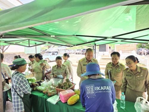 ตลาดประชารัฐคนไทยยิ้มได้ ในวันประชุมกำนัน ผู้ใหญ่บ้าน ครั้งที่ ๔/๒๕๖๙ ประจำเดือน เมษายน ๒๕๖๙