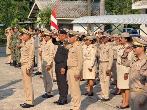 นายอำเภอซับใหญ่ พร้อมด้วย หัวหน้าส่วนราชการ ข้าราชการ ลูกจ้าง กำนัน ผู้ใหญ่บ้าน ผู้ช่วยผู้ใหญ่บ้าน แพทย์ประจำตำบล สารวัตรกำนัน ผู้ช่วยผู้ใหญ่บ้านฝ่ายรักษาความสงบ และกองอาสารักษาดินแดน