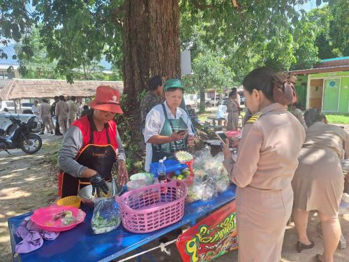 การจัดจำหน่ายสินค้า OTOP สินค้าเกษตร และสินค้าชุมชน ในวันประชุมกำนัน ผู้ใหญ่บ้าน ครั้งที่ ๖/๒๕๖๙ ประจำเดือน มิถุนายน ๒๕๖๙