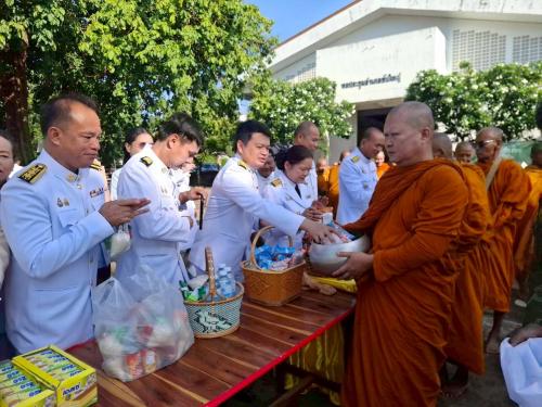 พิธีทำบุญตักบาตรถวายพระราชกุศล กิจกรรมเฉลิมพระเกียรติเนื่องในโอกาสพระราชพิธีมหามงคลเฉลิมพระชนมพรรษา ๔ รอบ สมเด็จพระนางเจ้าฯ พระบรมราชินี ๓ มิถุนายน ๒๕๖๙