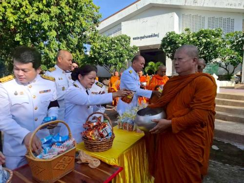 พิธีทำบุญตักบาตรถวายพระราชกุศล กิจกรรมเฉลิมพระเกียรติเนื่องในโอกาสพระราชพิธีมหามงคลเฉลิมพระชนมพรรษา ๔ รอบ สมเด็จพระนางเจ้าฯ พระบรมราชินี ๓ มิถุนายน ๒๕๖๙