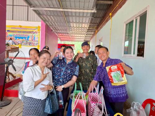 สพอ.ซับใหญ่ ออกหน่วยบริการและแจกจ่ายเมล็ดพันธุ์ผักสวนครัวเพื่อสร้างความมั่นคงทางอาหารให้กับประชาชนผู้มารับบริการ