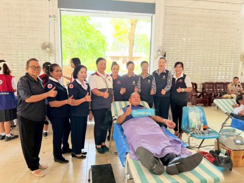 นายอำเภอซับใหญ่ร่วมบริจาคโลหิต