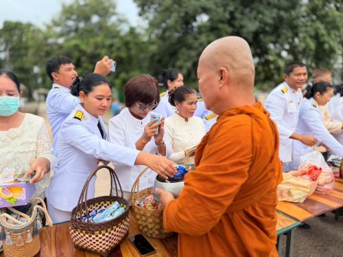 พิธีสวดพระพุทธมนต์และทำบุญตักบาตรถวายพระราชกุศลเนื่องในวันคล้ายวันพระราชสมภพสมเด็จพระนางเจ้าสิริกิติ์ พระบรมราชินีนาถ พระบรมราชชนนีพันปีหลวง