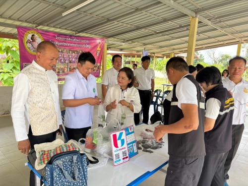สำนักงานพัฒนาชุมชนอำเภอซับใหญ่ ร่วมออกหน่วยบริการและแจกเมล็ดพันธุ์ผักเพื่อสร้างความมั่นคงทางอาหารให้กับประชาชนผู้มารับบริการ