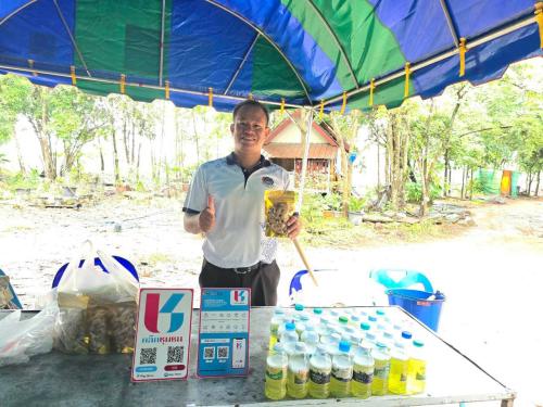 สพอ.ซับใหญ่ ออกหน่วยบริการและแจกน้ำยาล้างจานให้กับประชาชนผู้มารับบริการ