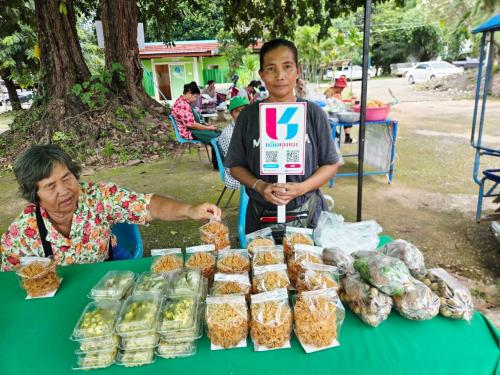 ประชาสัมพันธ์การดาวน์โหลดแอปพลิเคชัน Click ชุมชน ให้กับผู้ผลิต/ผู้ประกอบการ OTOP