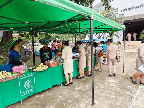 ส่งเสริมและสนับสนุนการจัดจำหน่ายสินค้า OTOP สินค้าเกษตร และสินค้าชุมชน