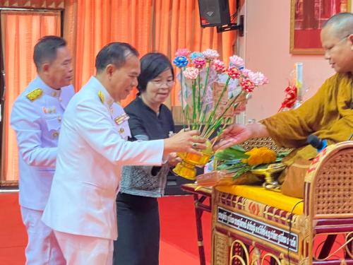 พิธีทอดผ้าป่าทอดผ้าป่ากองทุนแม่ของแผ่นดิน