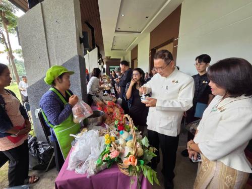 ผู้ว่าราชการจังหวัดชัยภูมิเยี่ยมบูธอำเภอซับใหญ่