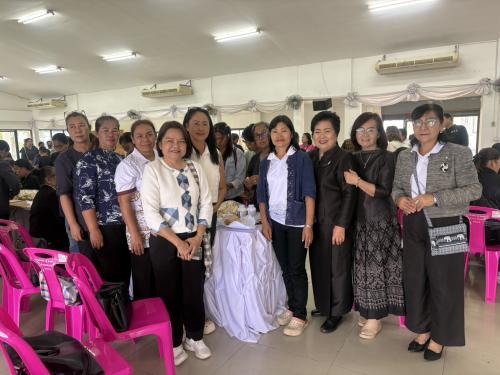 สพอ.ซับใหญ่ ร่วมกับคณะกรรมการพัฒนาสตรีอำเภอซับใหญ่ เข้าร่วมโครงการพลังสตรีชัยภูมิ หลอมรวมใจ น้อมถวายอาลัยพระพันปีหลวง กิจกรรมพลังสตรีร่วมใจประดิษฐ์ดอกไม้จันทน์