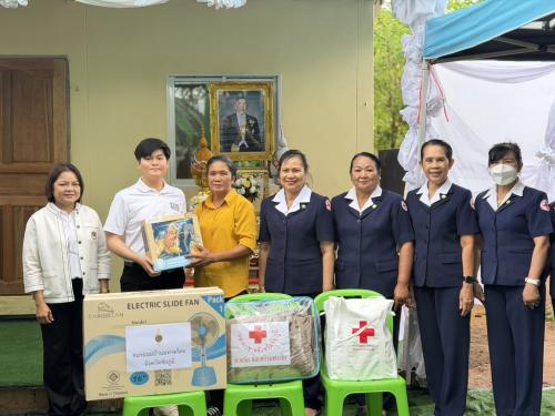สำนักงานเกษตรอำเภอซับใหญ่มอบของขวัญ