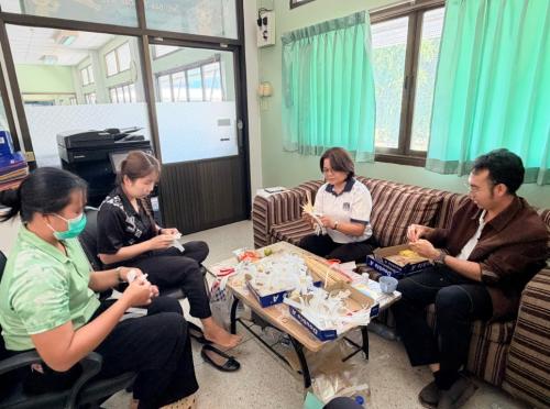 ติดตามและสนับสนุนการประดิษฐ์ดอกไม้จันทน์ของหน่วยงานราชการ
