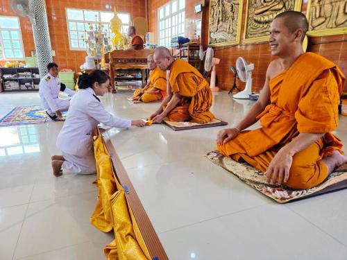 ถวายผ้าป่ากองทุนแม่ของแผ่นดินบ้านหนองนกเขียน