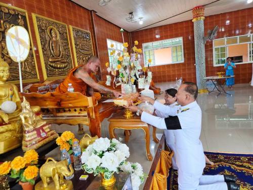 ถวายผ้าป่ากองทุนแม่ของแผ่นดินบ้านหนองนกเขียน
