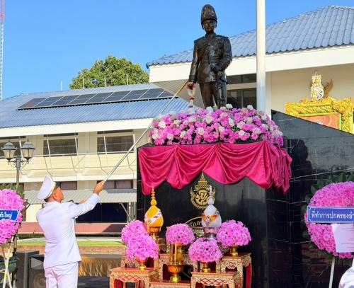 นายอำเภอซับใหญ่ ถวายกรมาลา