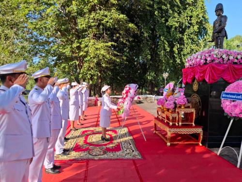 สำนักงานพัฒนาชุมชนอำเภอซับใหญ่ วางพวงมาลา