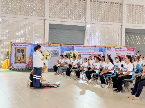 พิธีเปิดนิทรรศการเฉลิมพระเกียรติและอบรมให้ความรู้โรคหลอดเลือดในสมอง ภายใต้โครงการแสงนำใจไทยทั้งชาติ เดิน วิ่ง ปั่น ป้องกันอัมพาต ครั้งที่ ๑๒ เฉลิมพระเกียรติ