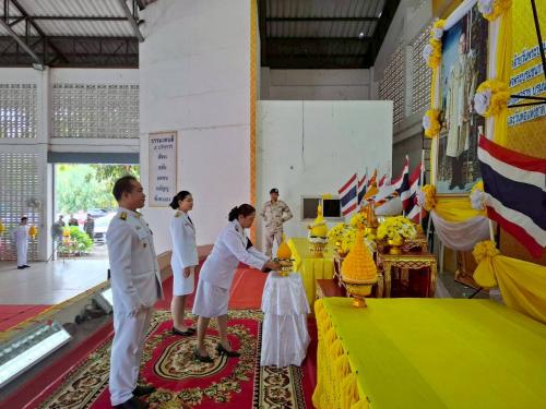 สพอ.ซับใหญ่ ร่วมพิธีวางพานพุ่มดอกไม้ถวายบังคมเนื่องในวันคล้ายวันพระบรมราชสมภพพระบาทสมเด็จพระบรมชนกาธิเบศร มหาภูมิพลอดุลยเดชมหาราช บรมนาถบพิตร วันชาติ และวันพ่อแห่งชาติ ๕ ธันวาคม ๒๕๖๘